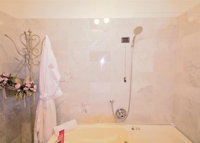 L'antico Borgo Кремия