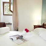 Ξενοδοχείο με διαμερίσματα L'antico Borgo 4*